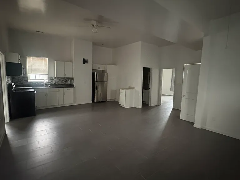 1223 W Leigh St #C — Photo 6
