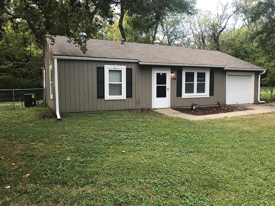 1st image of 1304 N 61st St