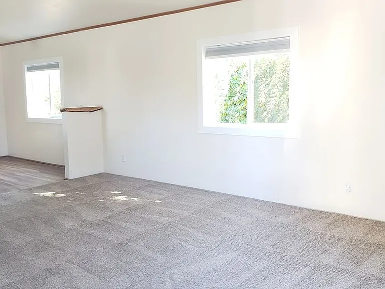 1305 N Wenatchee Ave — Photo 2