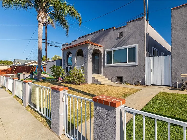 2216 Maricopa St — Photo 2