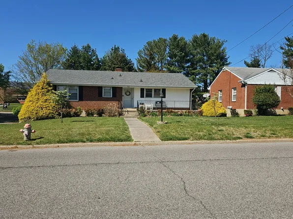 929 Logan St, Salem, VA 24153