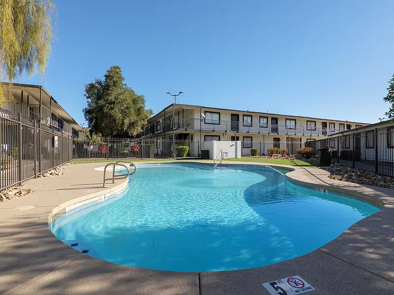 Mariposa Flats — Photo 16