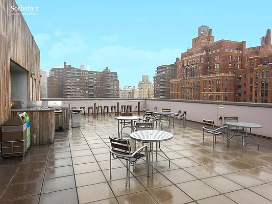 Sold by Sotheby's International Realty | media 10