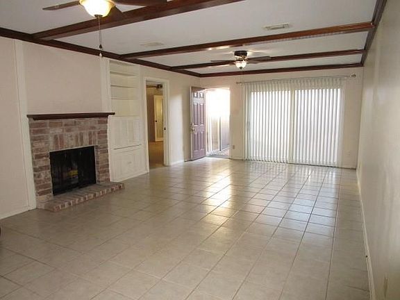 2nd image of 2918 Camelot Ln