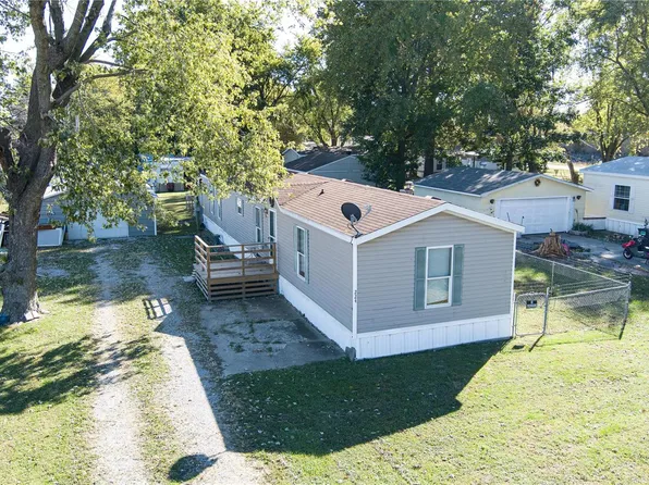 224 Richmond Dr, Fairview Heights, IL 62208