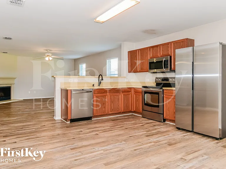 2801 Spencer Cir — Photo 4