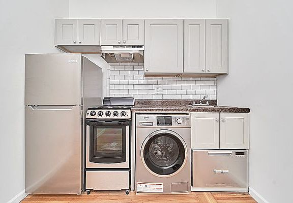 3rd image of 324 E 74th St APT 5C