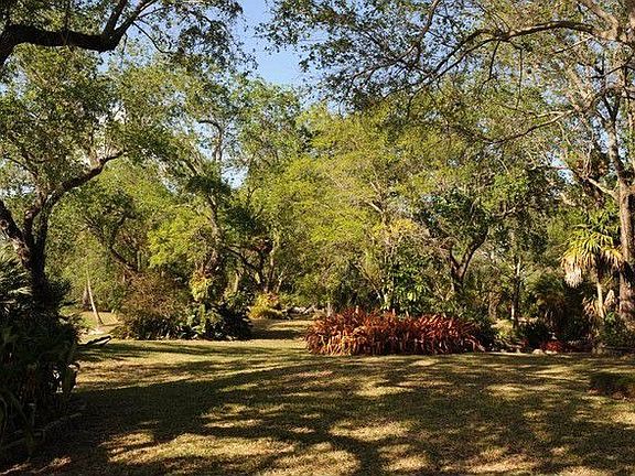 4th image of 10300 Lakeside Dr
