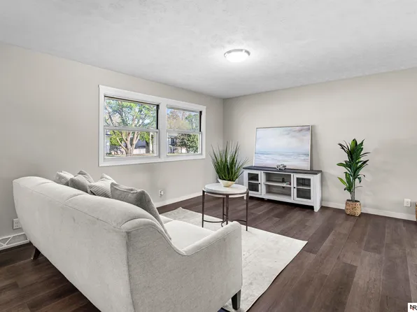 4116 N 101st St, Omaha, NE 68134