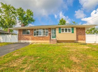 17 Fruitwood Ln, Commack, NY 11725