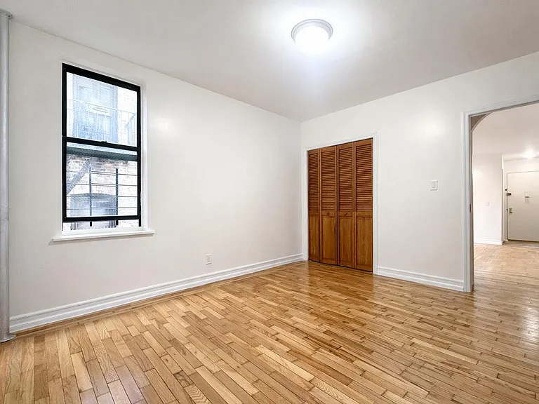 10 Adrian Ave #2G — Photo 8