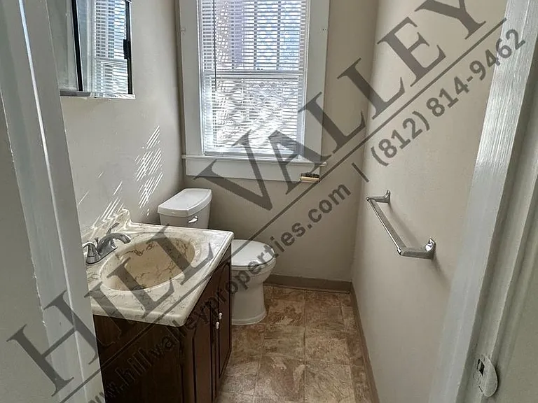 427 Washington Ave — Photo 6