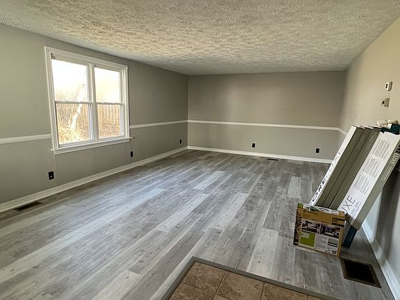 3rd image of 328 Lyons Ave