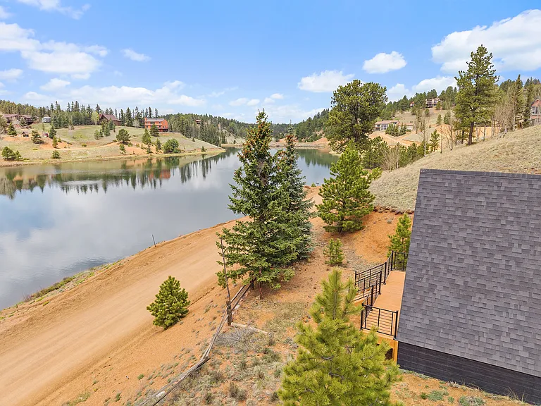 107 Lake Dr E — Photo 48