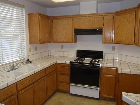 3rd image of 1005 Meadowbridge Dr