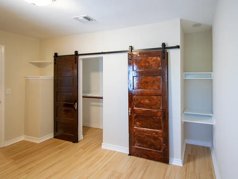 Bedroom 4 closet and desk area
