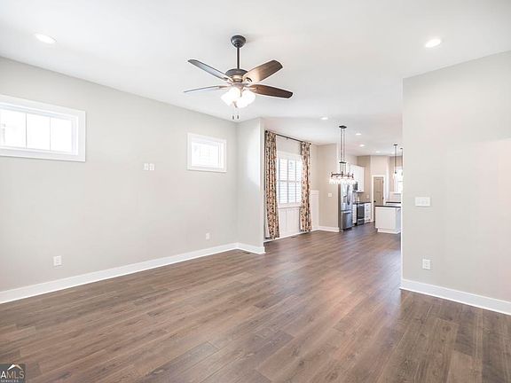 5th image of 1029 Ash St
