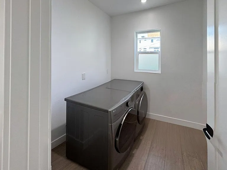 1208 N Alexandria Ave — Photo 17
