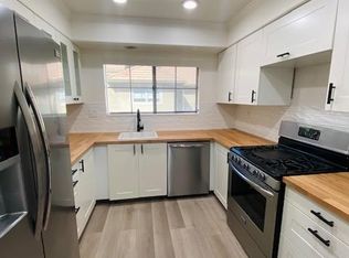 8190 E Oak Ridge Cir, Anaheim, CA 92808