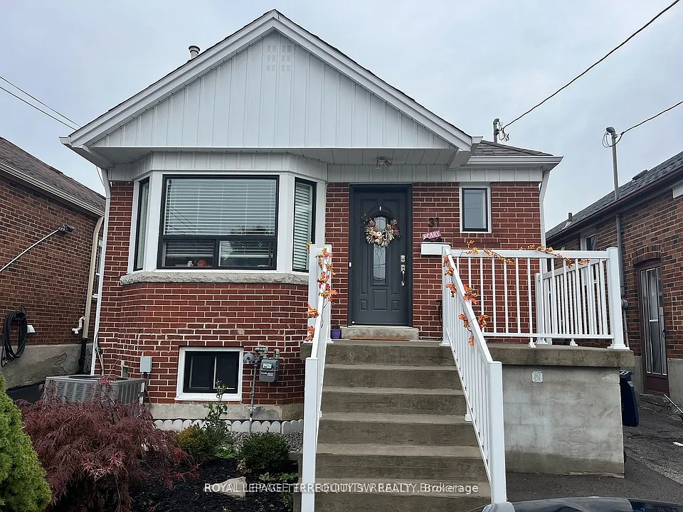 31 Chamberlain Ave #BASEMENT