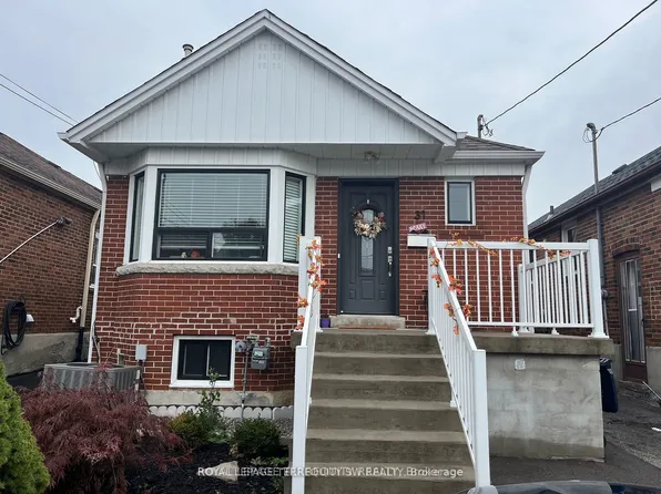 31 Chamberlain Ave #Basement, Toronto, ON M6E 4J7