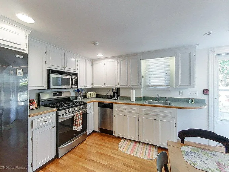 34 Catherine St #A — Photo 9