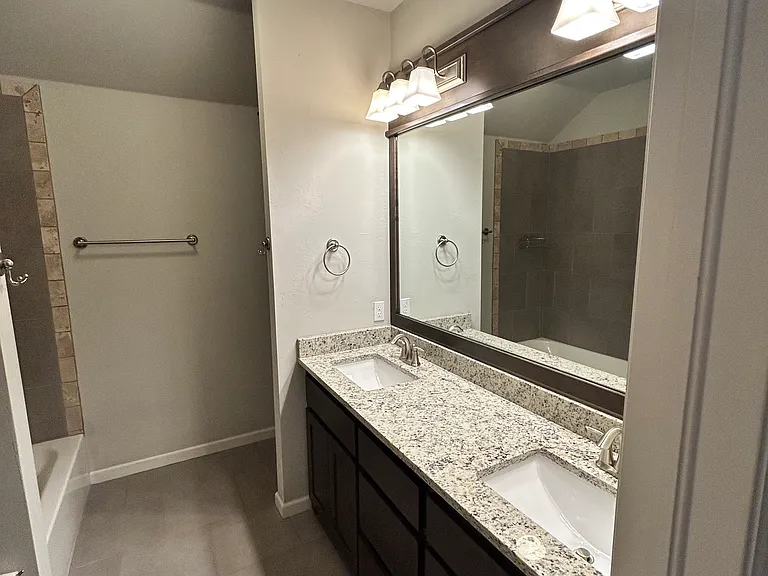 2400 Santa Monica St — Photo 20