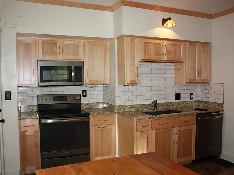 1004 E 2nd St — Photo 9