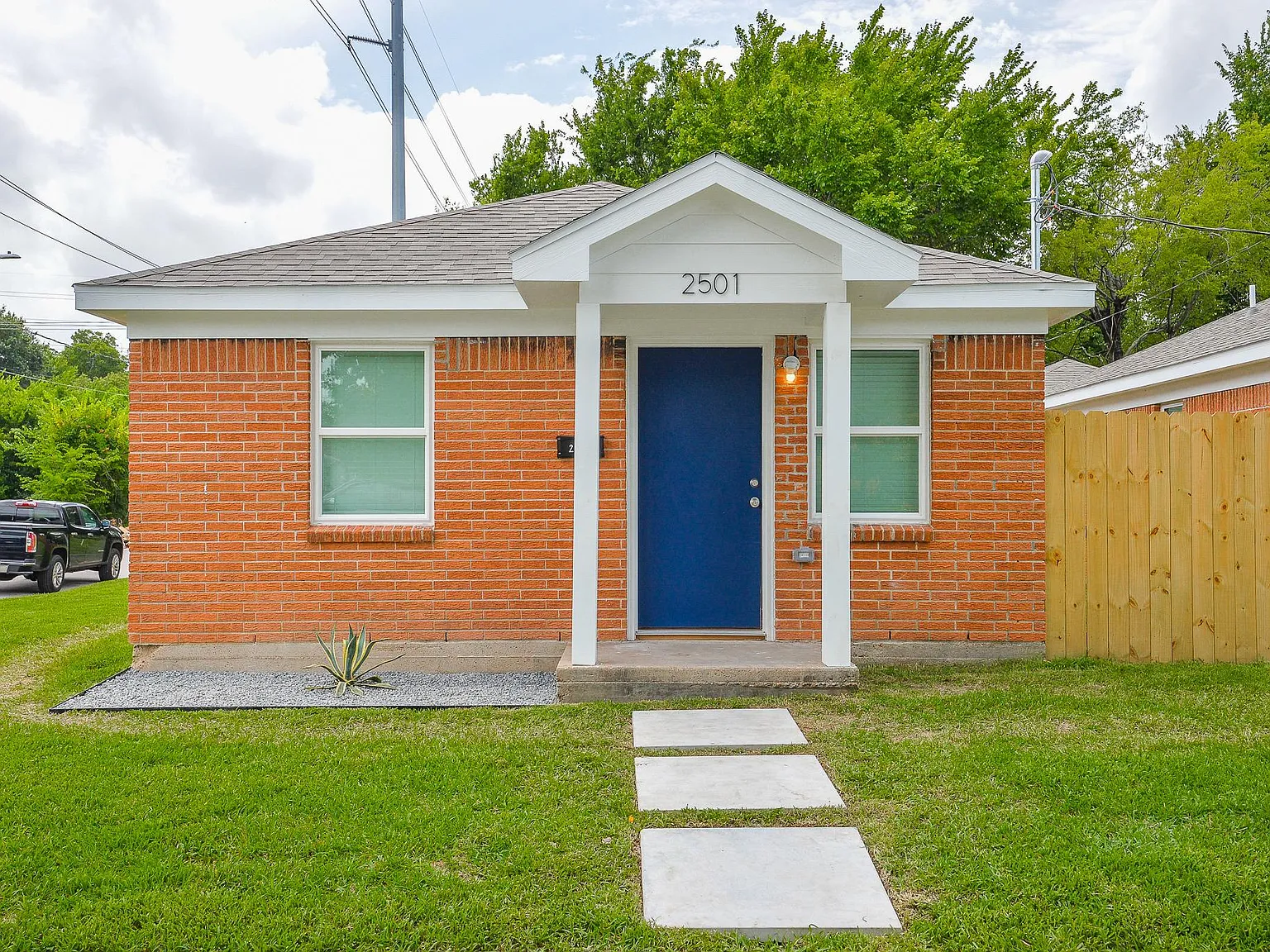 2501 McKee St — Photo 1