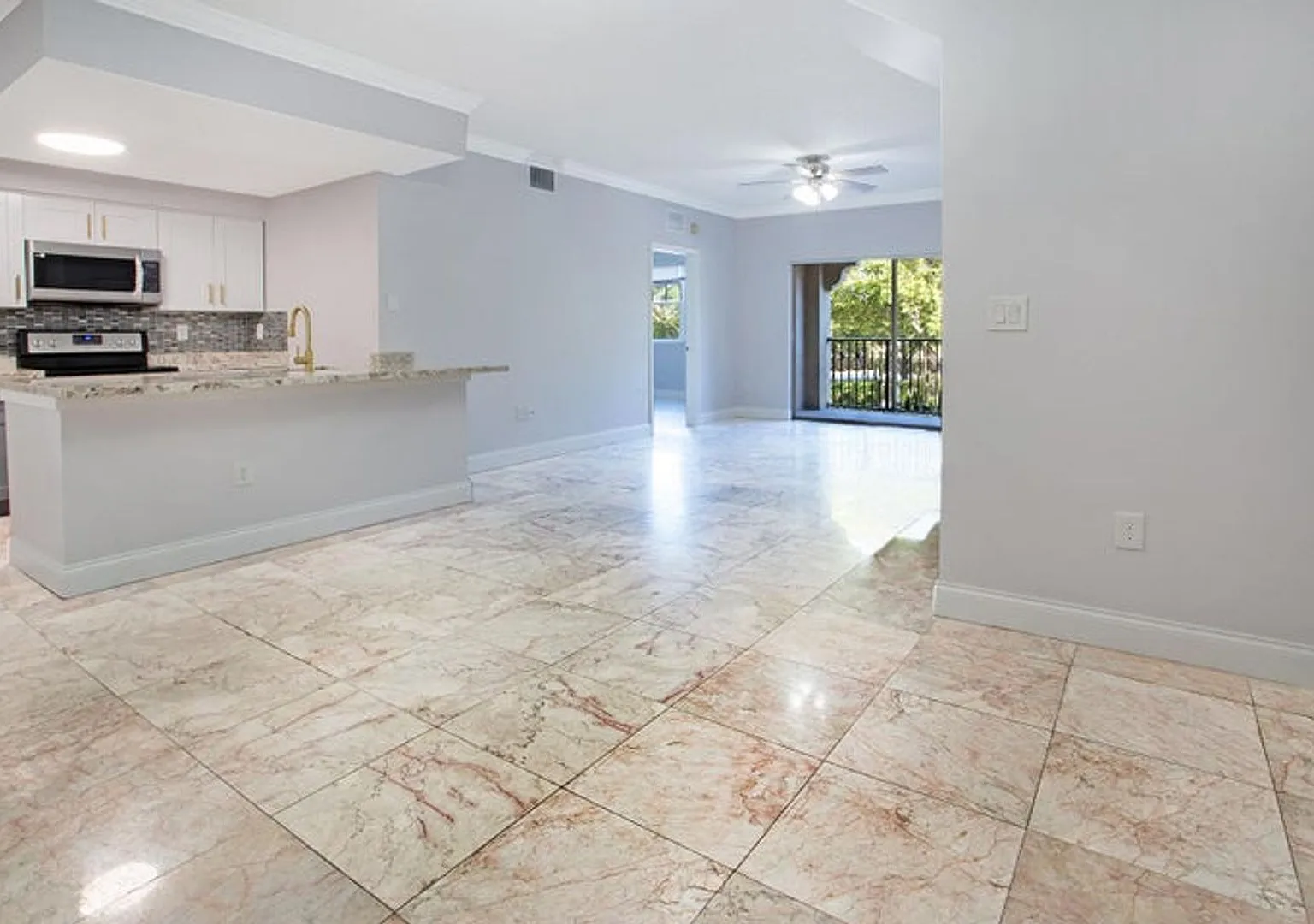 5860 W Sample Road 204, Coral Springs, FL 33063 — Photo 2