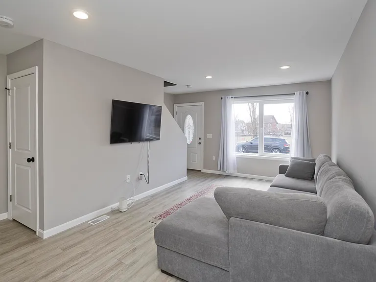 32 Clark St #34 — Photo 9