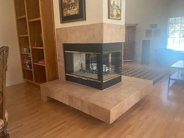 727 Amherst Cir — Photo 17