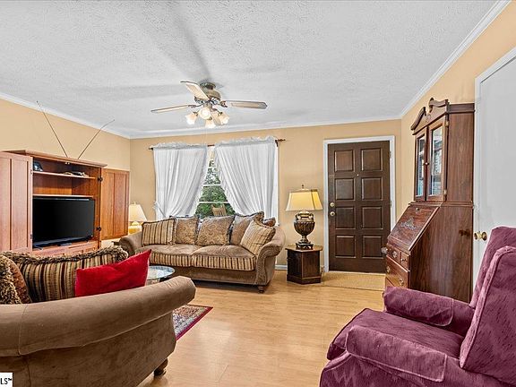 4th image of 217 Lorraine Dr