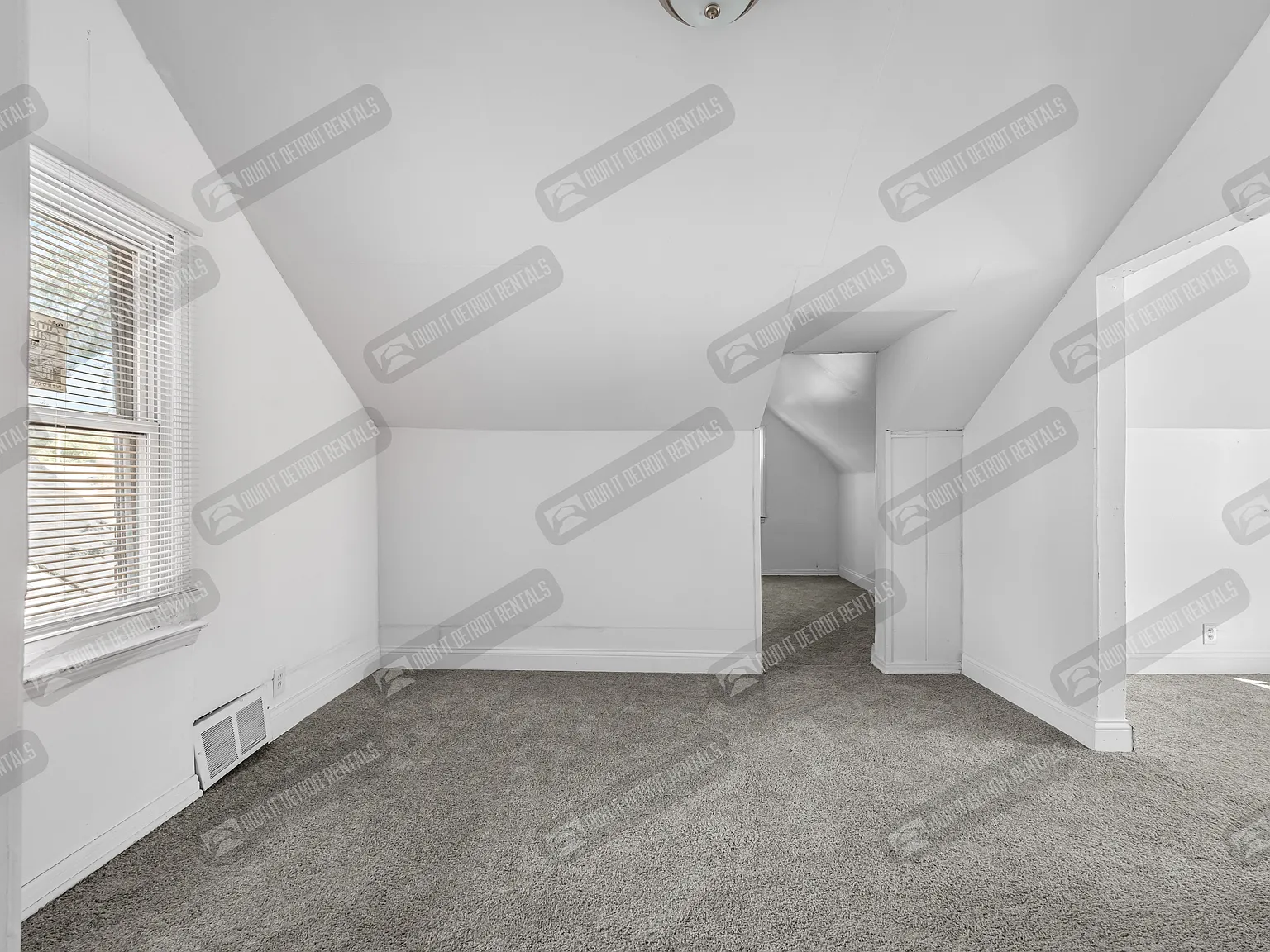 House - Bungalow — Photo 3