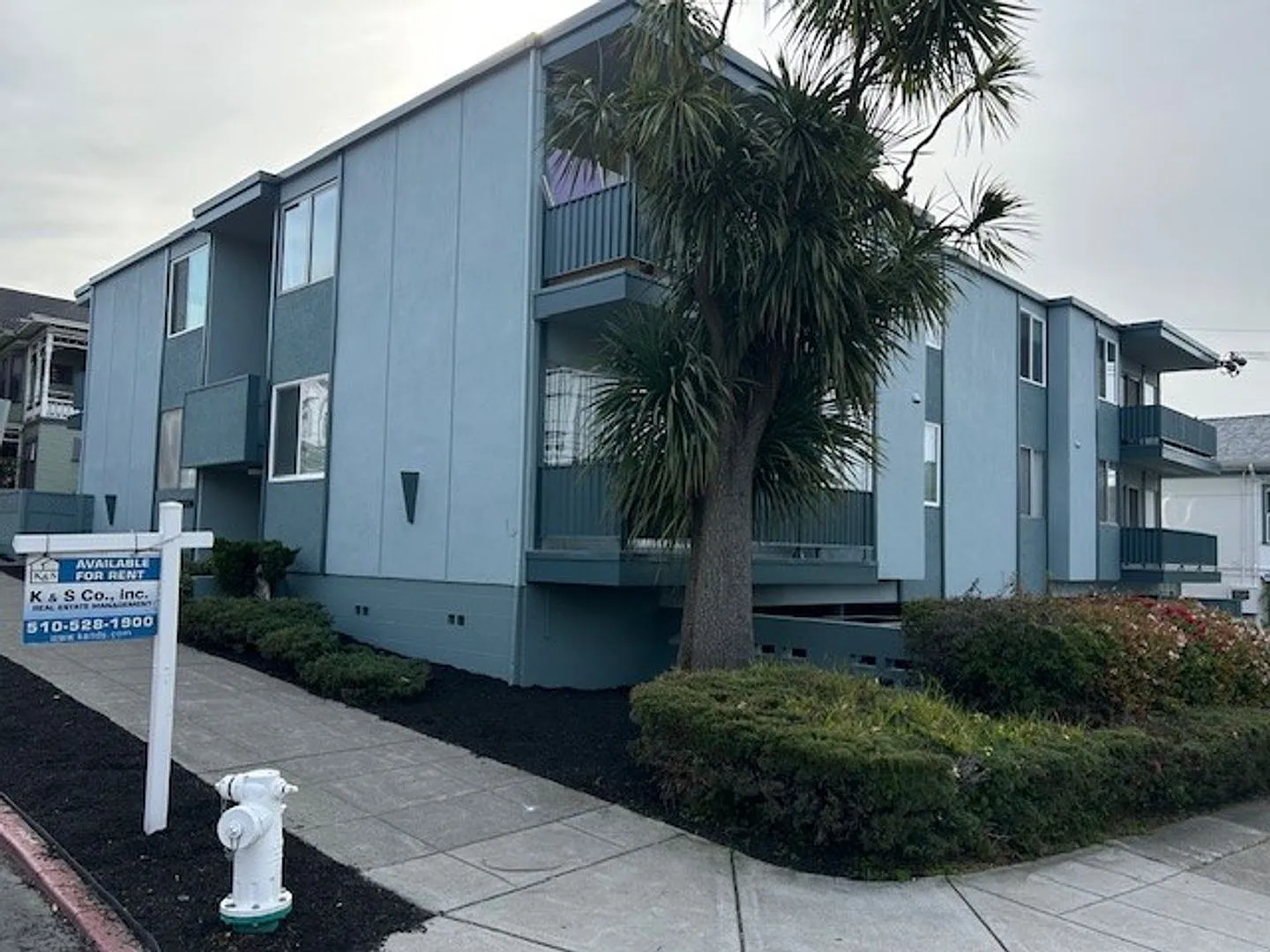 3 Bedroom 1.5 Bath, private balcony/deck — Photo 3