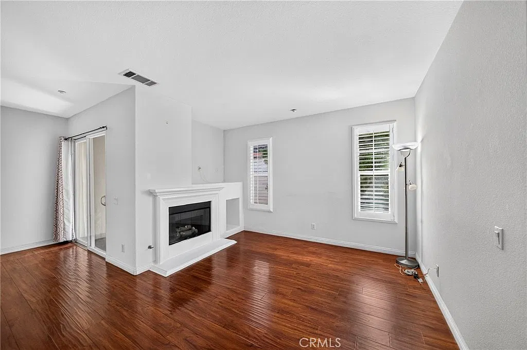 2 bed, 1177 sqft, $3,700 — Photo 2