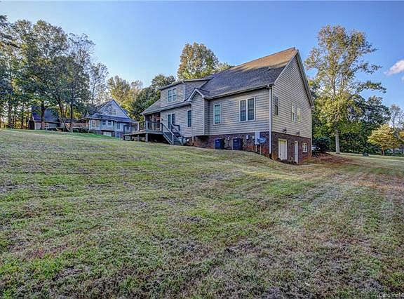3rd image of 136 Blaythorne Ln