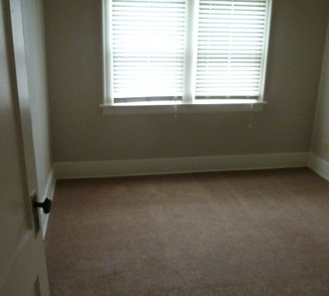 5th image of 1108 E Fox St #4