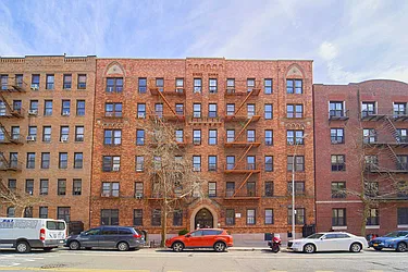 121 Seaman Avenue in Inwood