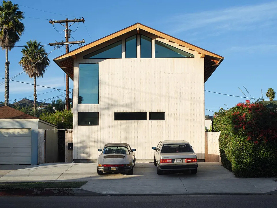 4745 Franklin Ave