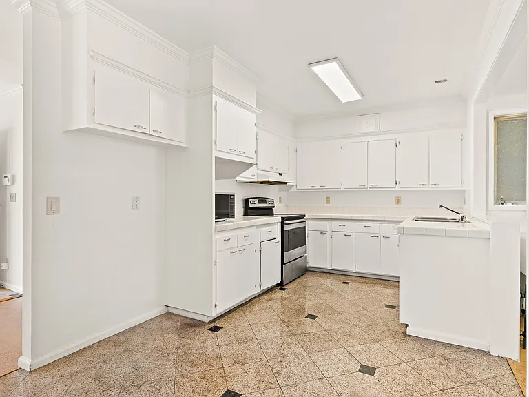 1015 82nd Ave — Photo 26