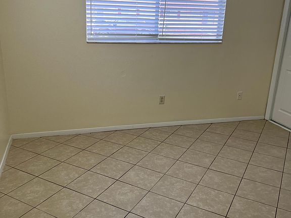 5th image of 419 W Rosewood Ln