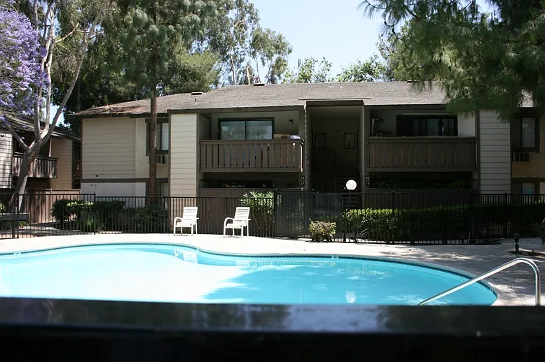 2 bed, 938 sqft, $1,850 — Photo 2