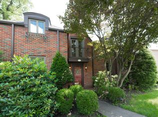 24 Hillcrest Rd, Pittsburgh, PA 15221