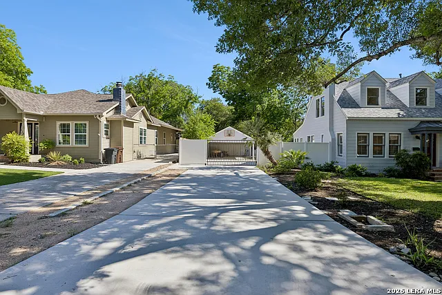 120 Lamont Ave — Photo 20