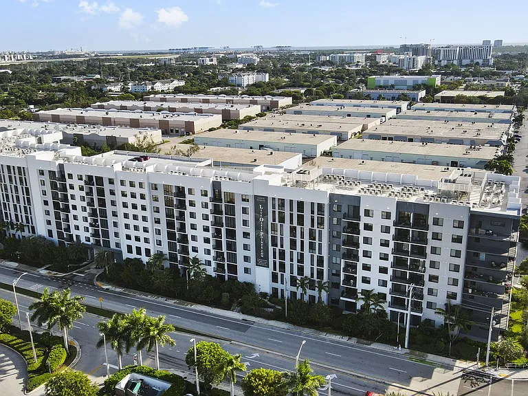 Oasis Pointe — Photo 2