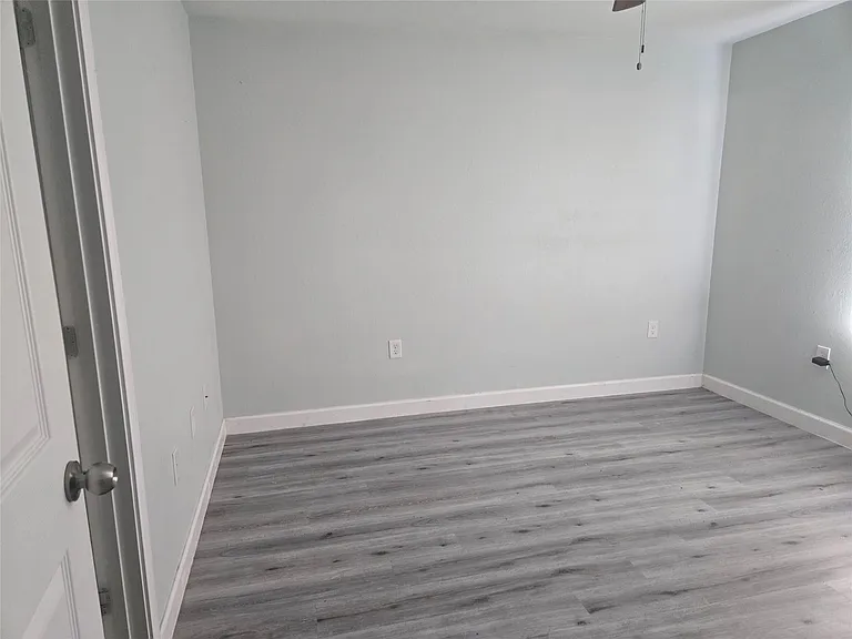 22061 Russell Dr #10 — Photo 4