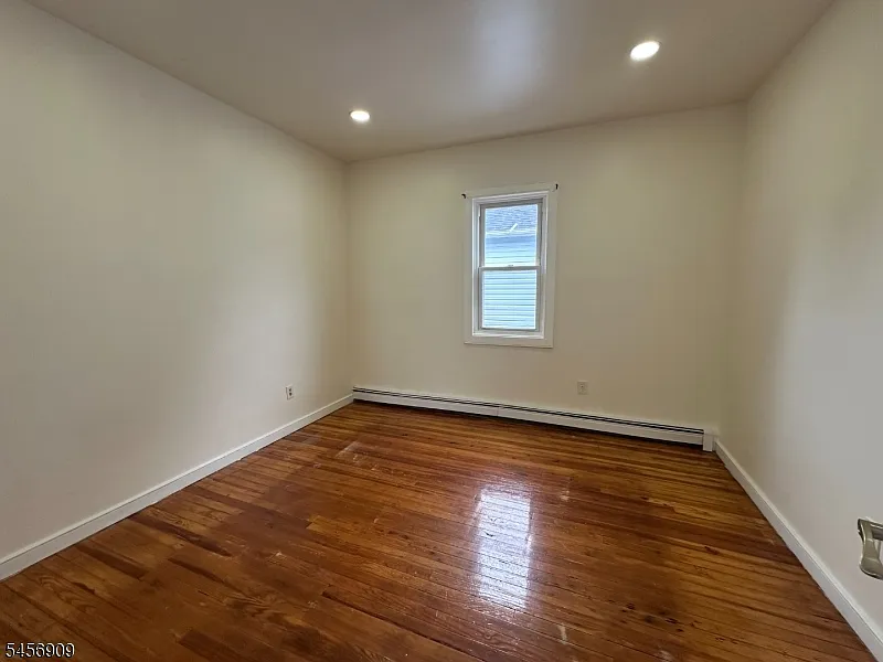 4 bed, 1.0 bath, $3,100 — Photo 4