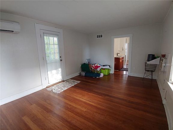 3rd image of 425 11th Ave N