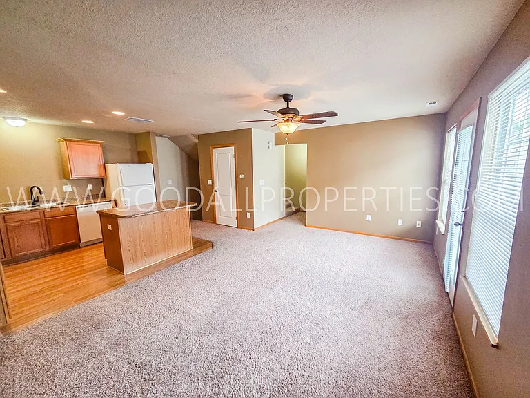 1116 Redstone Ln — Photo 3